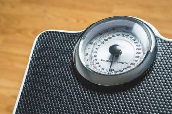 The scales can lie! Understand the reason your weight fluctuates